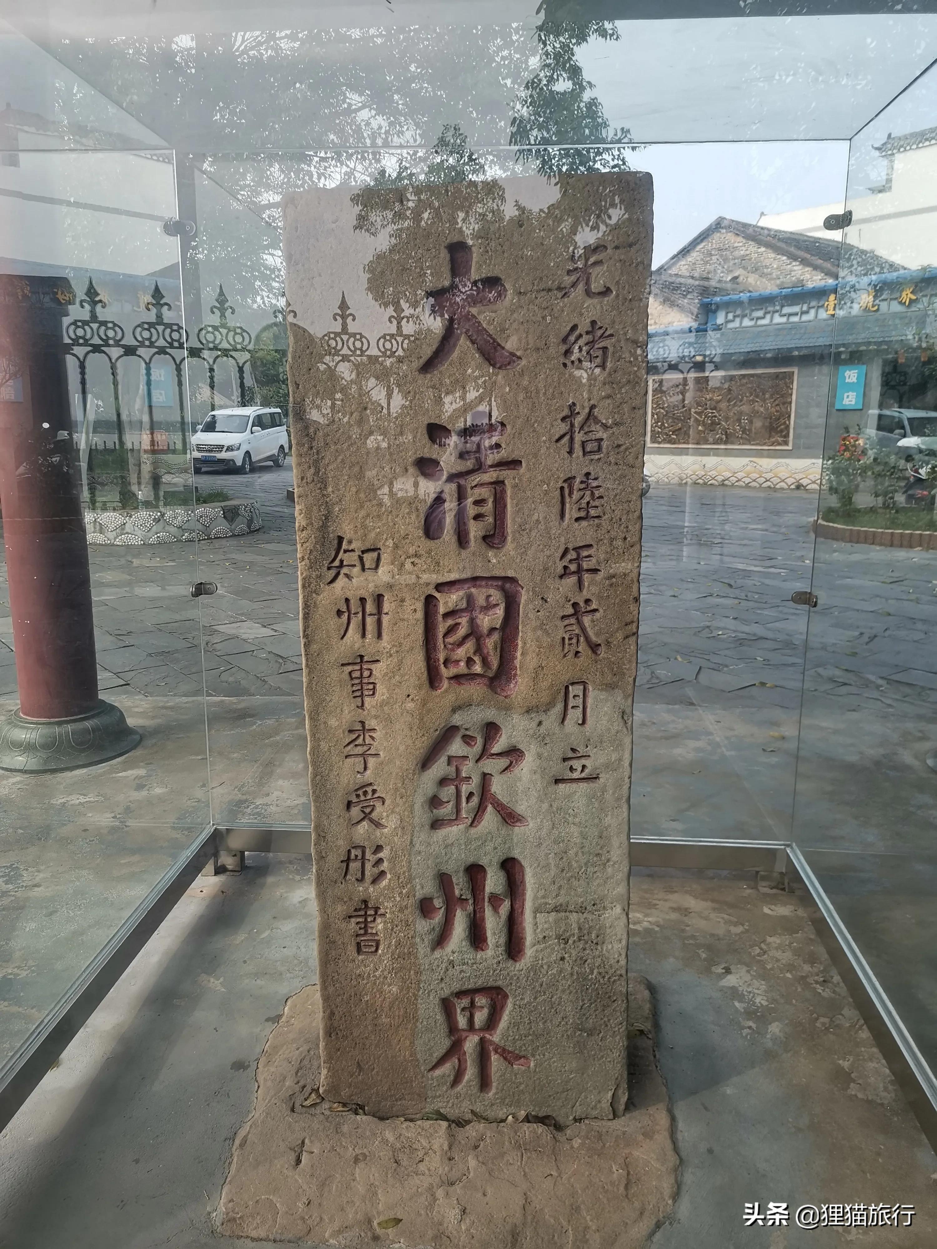 广西东兴与越南一河之隔,东兴与越南边境交界海边