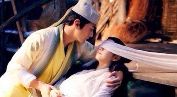 他是皇帝亲自下旨凌迟处死的*花采**贼，为得手竟裹三寸金莲