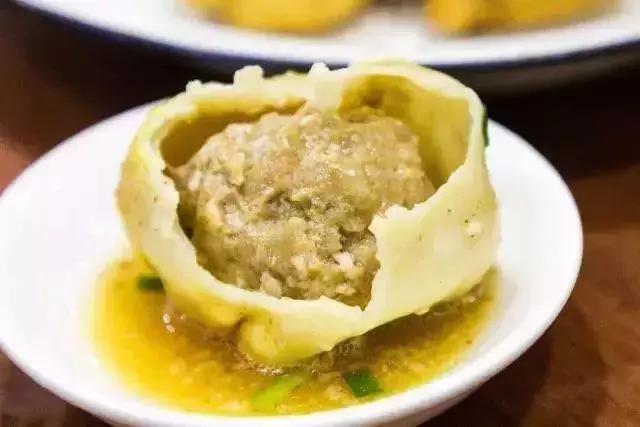 一口下去，满口留香，这便是生煎的魅力！好吃到舔屏！