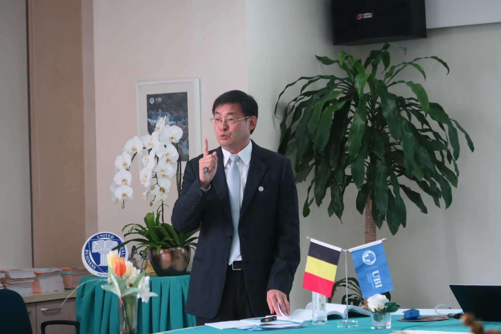 野草诗社理事会向全体诗友和关心、支持诗社的社会各界朋友拜年！