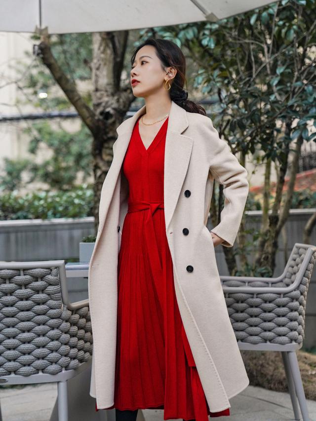 长大衣怎样穿搭最好看,长大衣适合穿什么款式的裙子