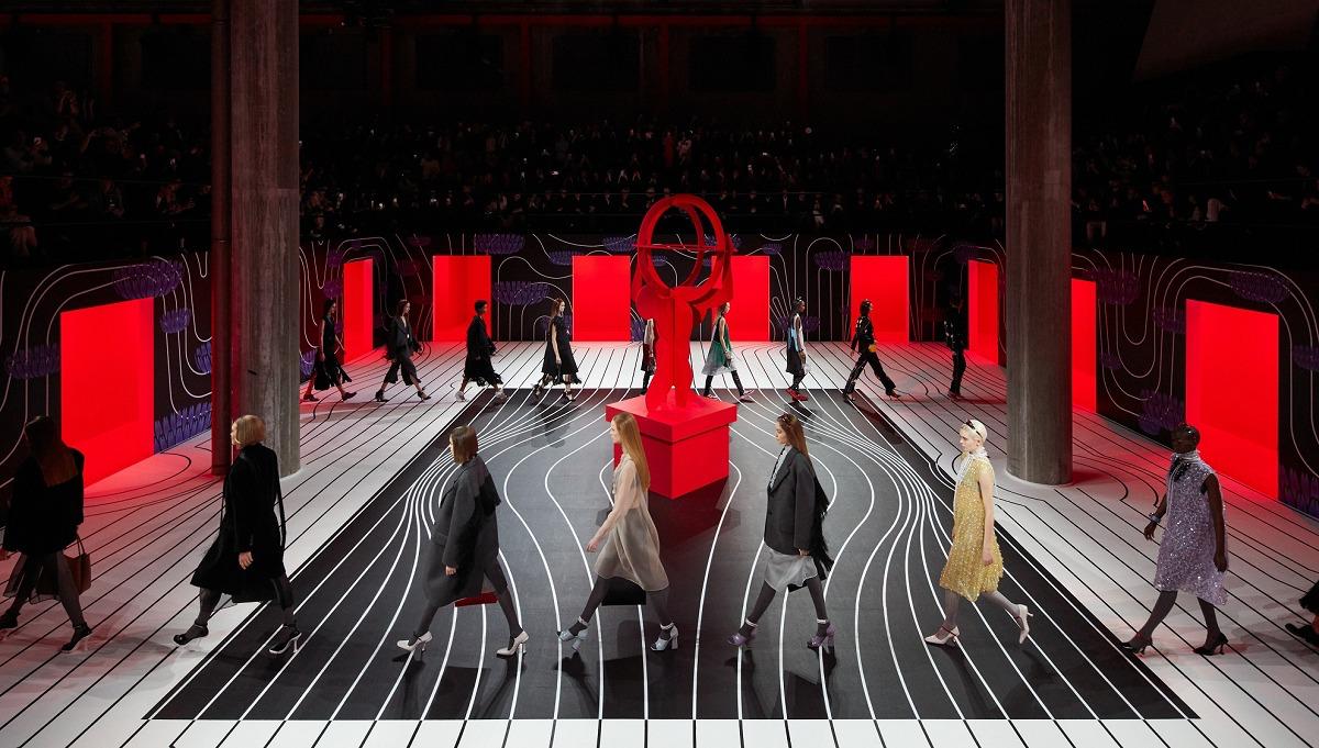 2023新款时尚半圆马鞍包,新款时髦高级感包