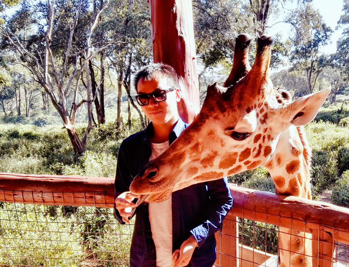 去非洲工作是种什么样的体验?他说除了吃睡,其余时间都在工作