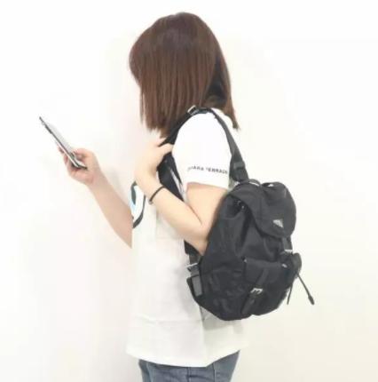 欧美时尚双肩包搭配,奢侈品好看的包包推荐