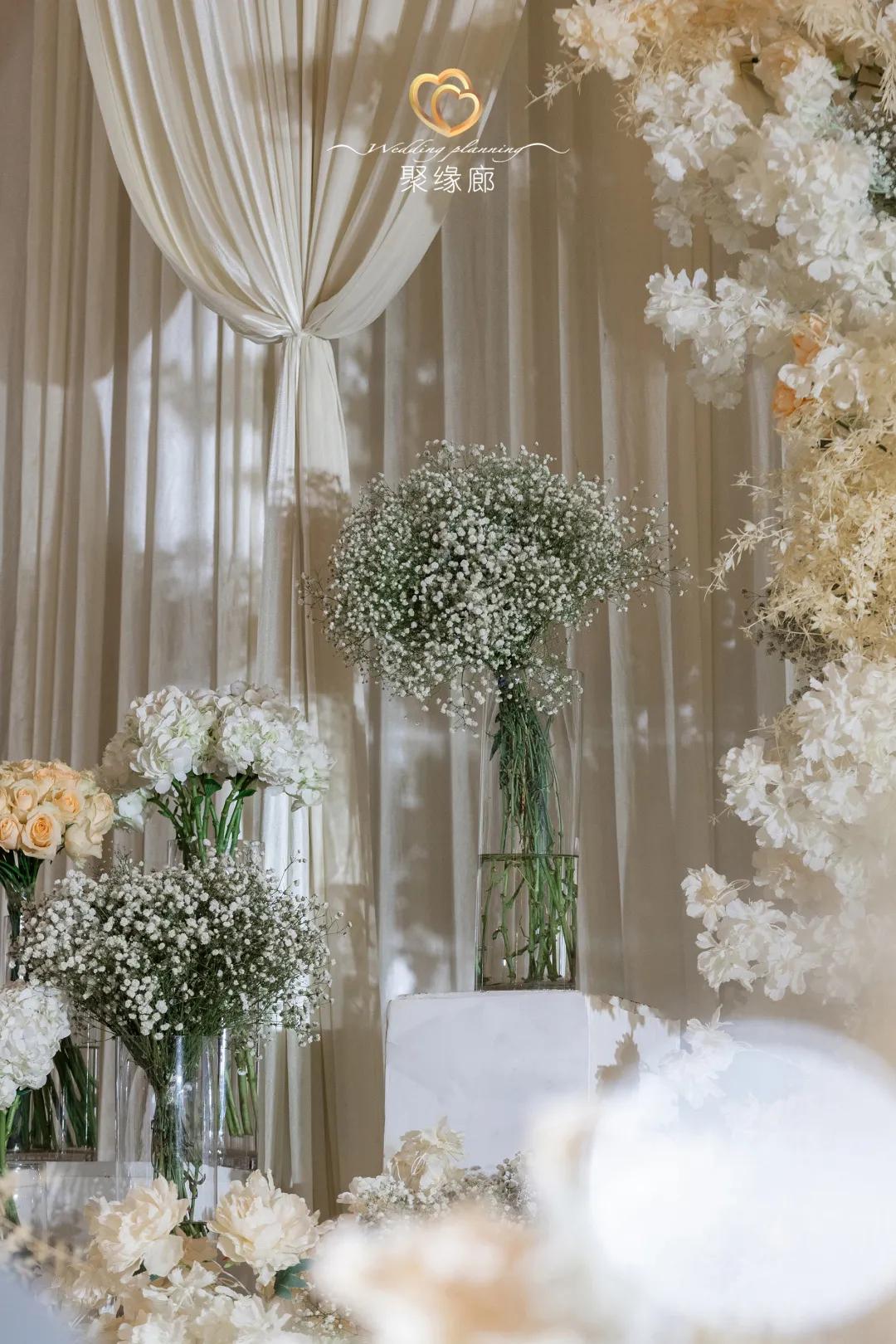 香槟色的寓意是我只钟情你一人,温柔的香槟轻奢婚礼