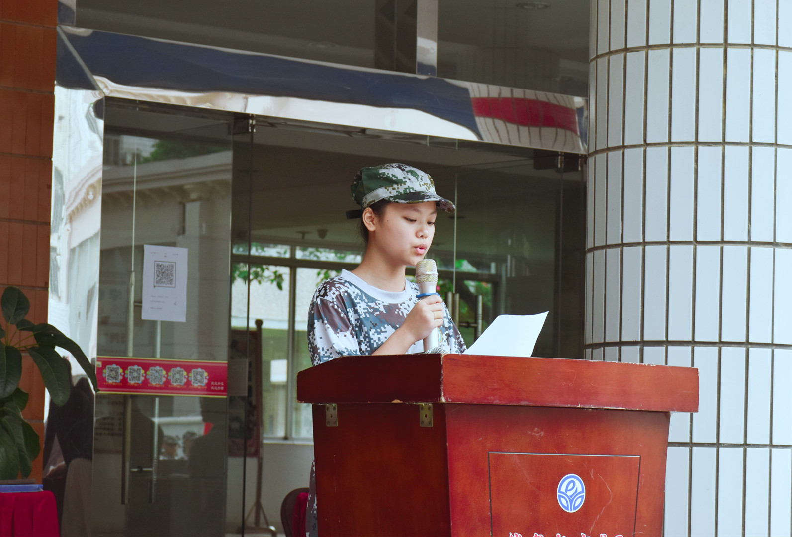 今日，英德华粤艺术学校2019级军训开营