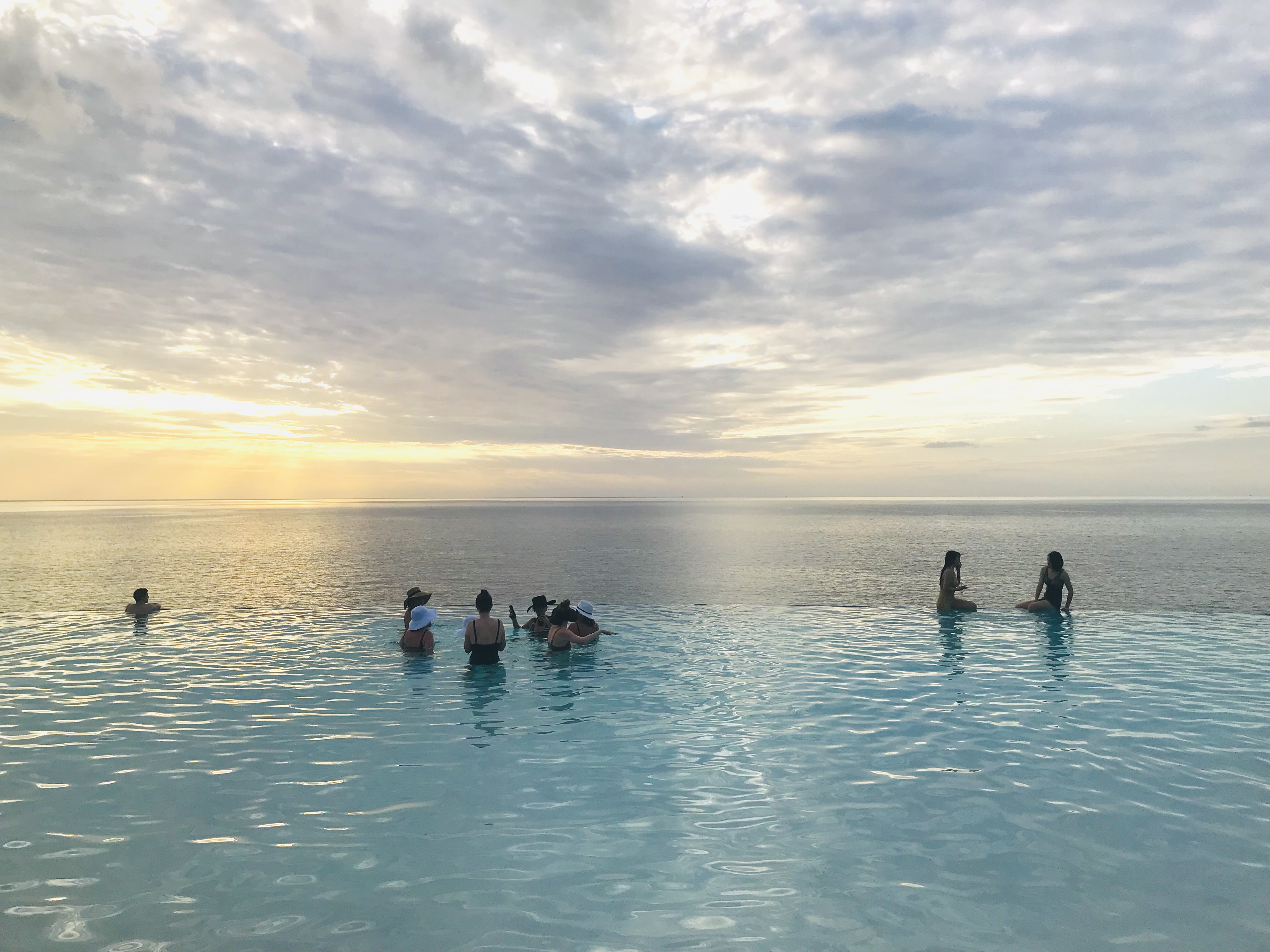 简单生活，在这个蓝天白云晴空万里的浪漫岛国，浪费时间才是正事