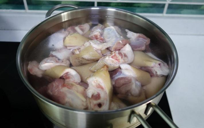 做酱猪蹄什么时候放盐,怎样做酱猪蹄好吃视频