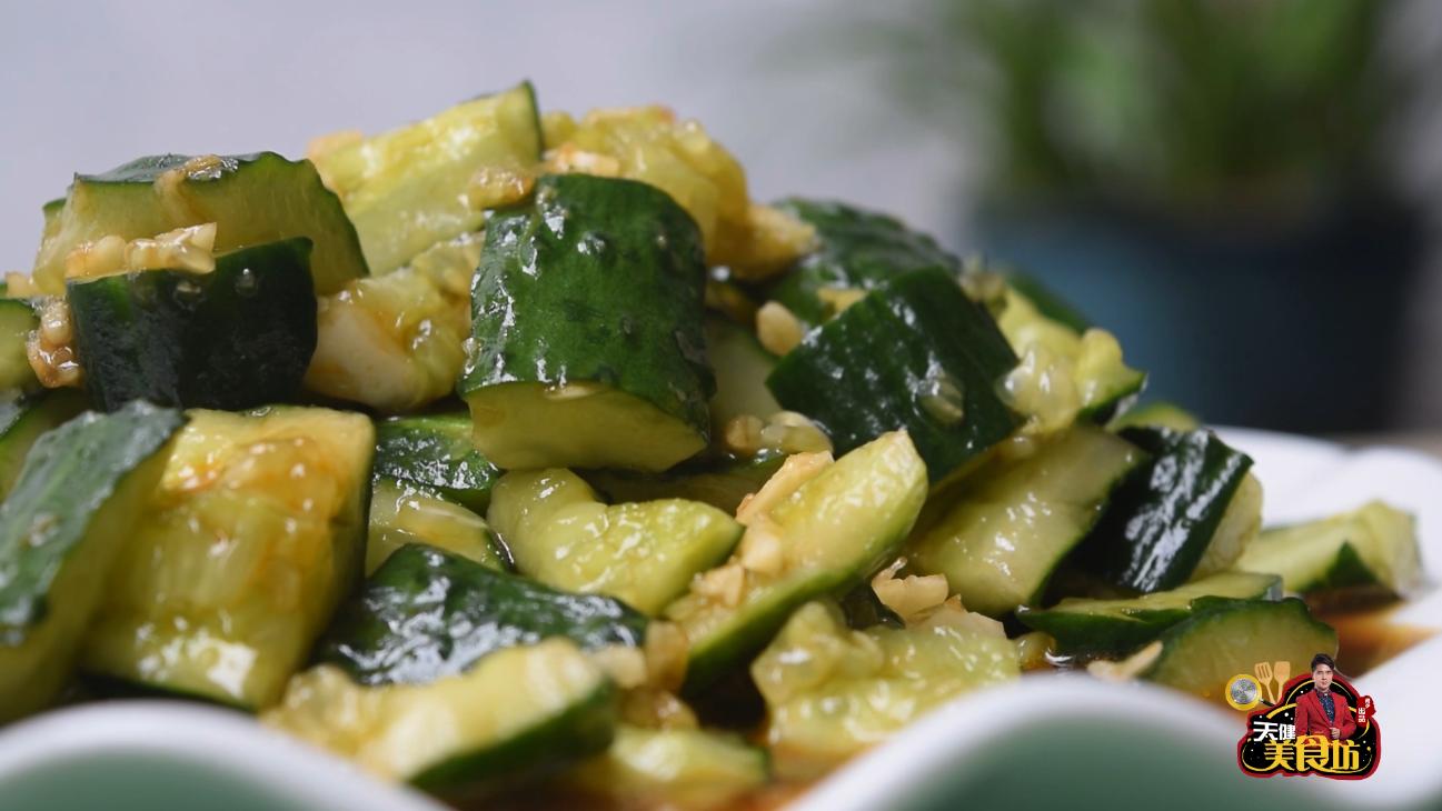 凉拌黄瓜家常做法简单又好吃,花生米凉拌黄瓜最好吃的做法