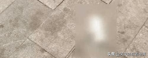 女性“私用品”从天而降，真的叫人“叹为观止，不忍直视”