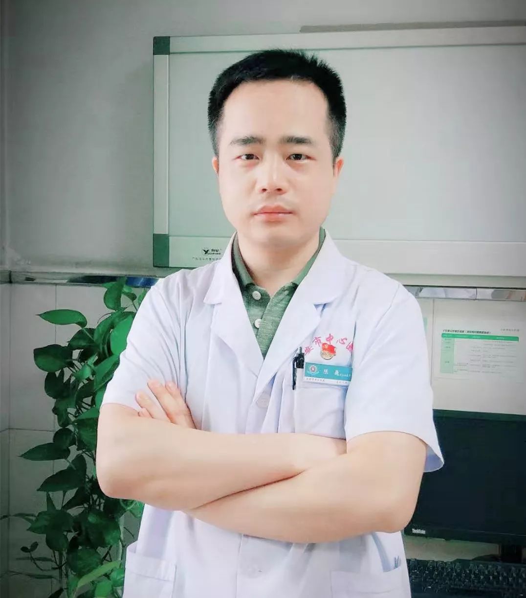 后脑勺有个凸起的硬包癌症图片,后脑勺凸起软软的包