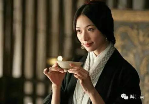 怎样识别翡翠吊坠的真假,翡翠吊坠怎么看有红线