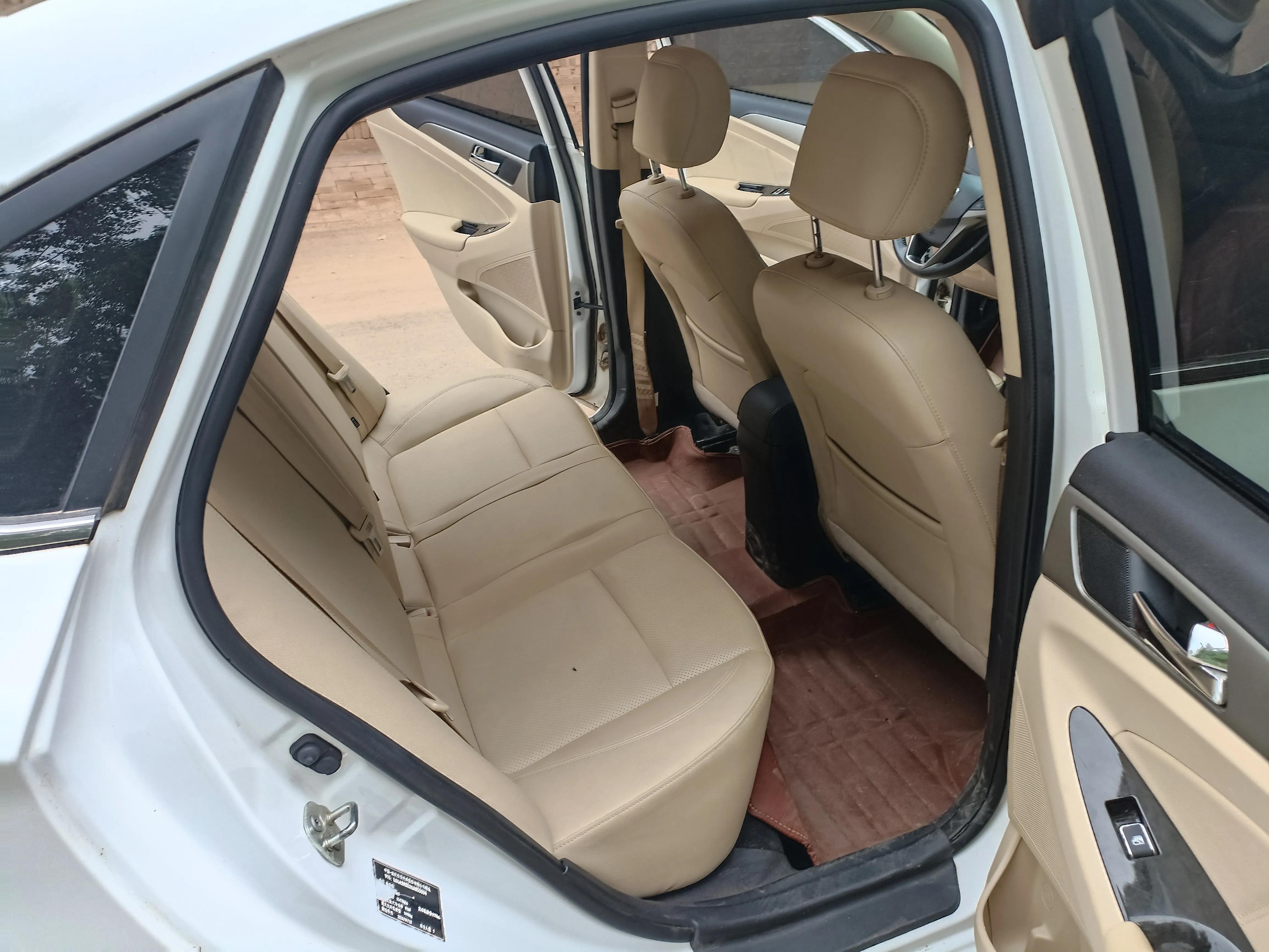 空间宽敞乘坐舒适的车,空间宽敞又舒适