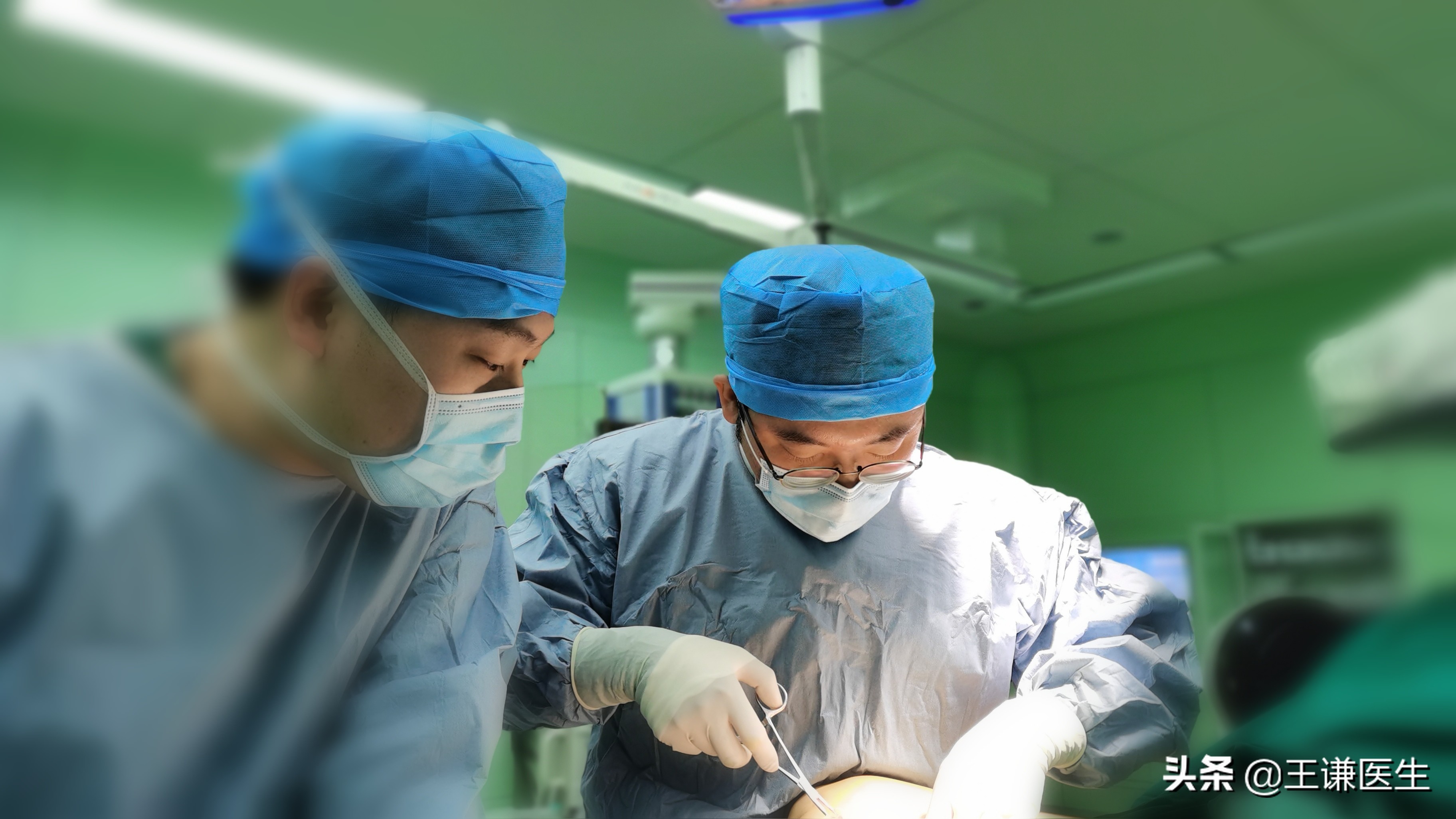 治静脉曲张的弹力袜选几级,静脉曲张弹力袜怎么挑选