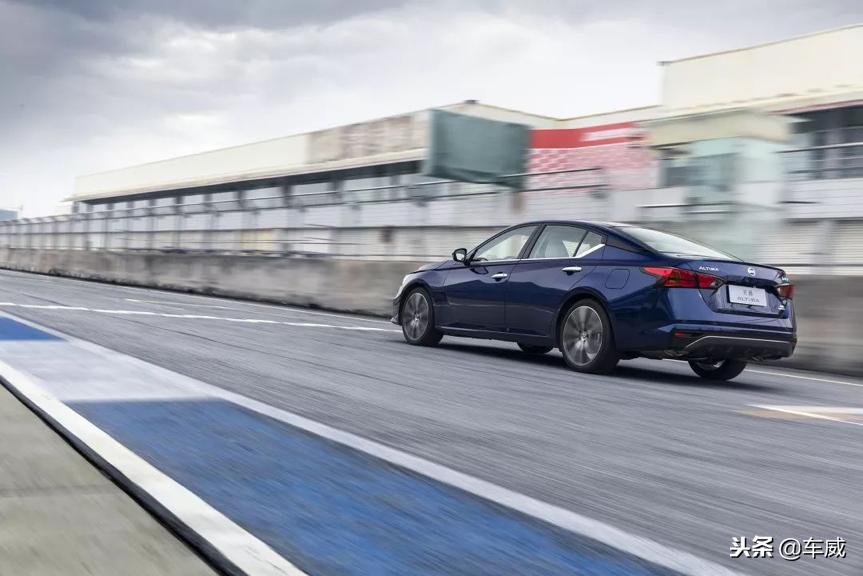 全新天籁竞争力分析,设计、舒适性有优势,但运动只表现在发动机