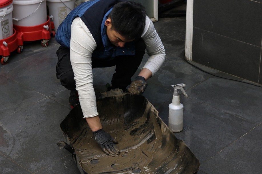 怪兽修车:修复一辆09款中东版丰田霸道,最终旧车变新车