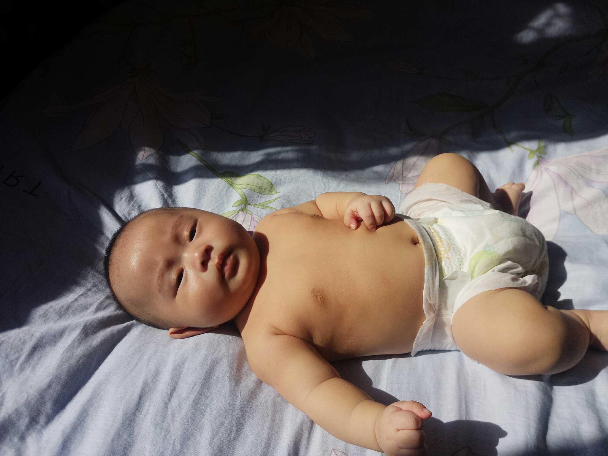 新生儿肚脐眼要不要清理,新生儿肚脐眼有脓是怎么清理