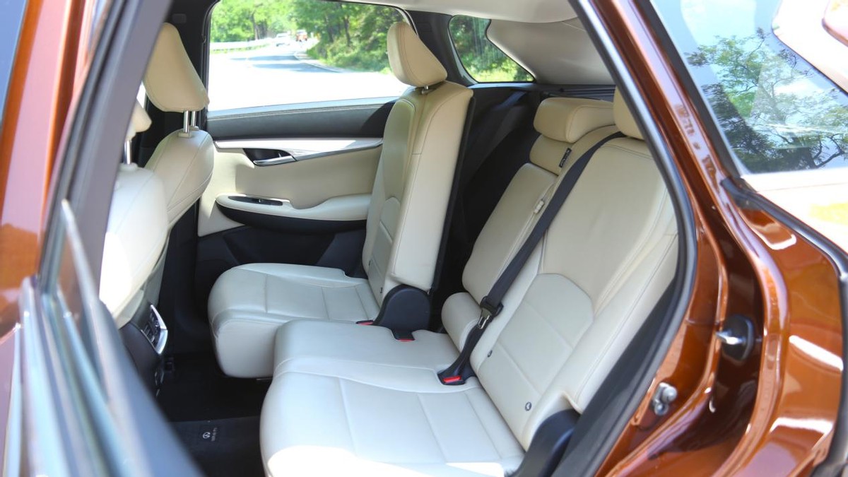 细节全面解析汽车,英菲尼迪qx50悦享版自驾