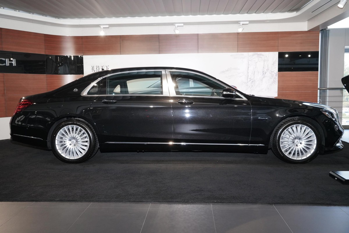 迈巴赫s级后三角窗亮条,迈巴赫与奔驰s级车窗亮条