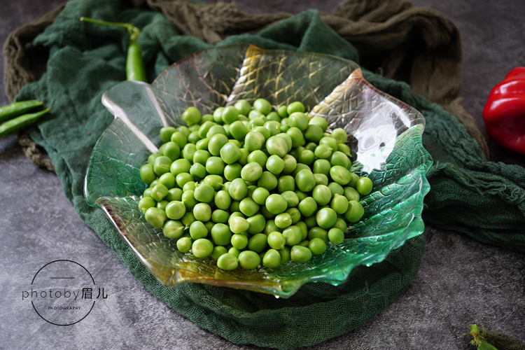 为啥你做的豌豆容易变黄?只要一招,炒出来的豌豆翠绿又好吃