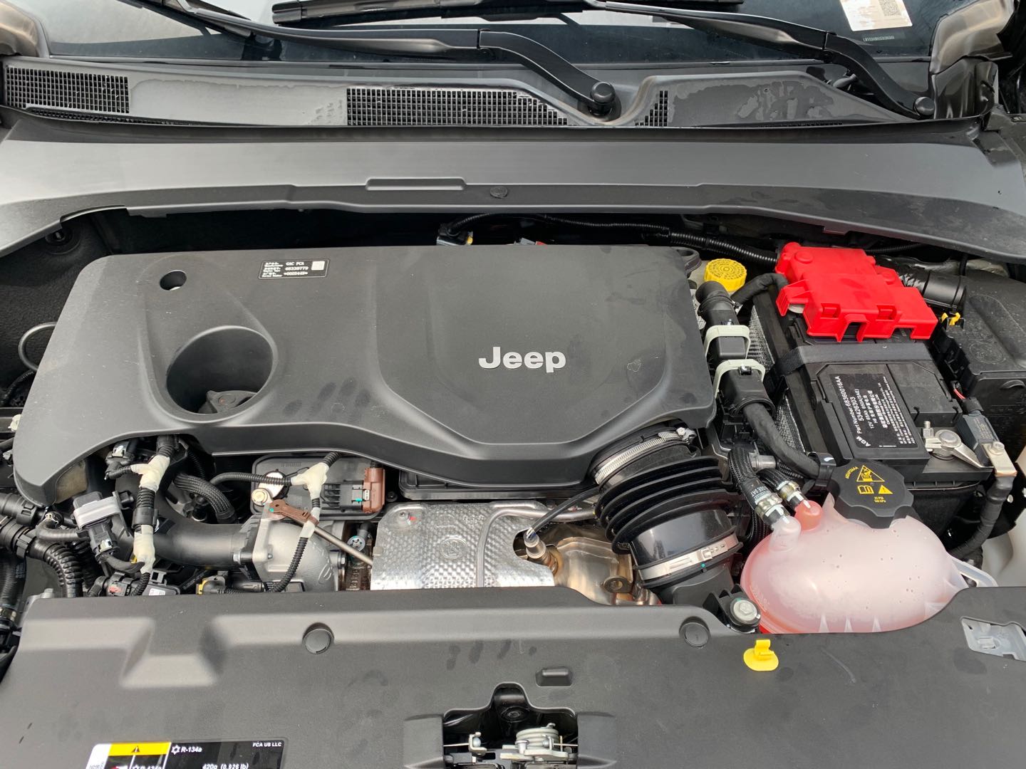 jeep指南者顶配2021,jeep指南者高性能版绕桩测试