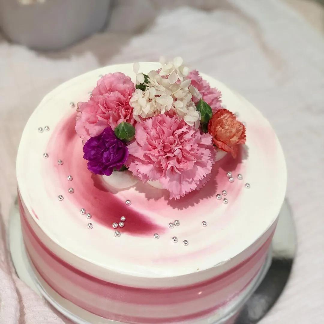 简单款式的母亲节蛋糕图片,六种不同口味母亲节蛋糕