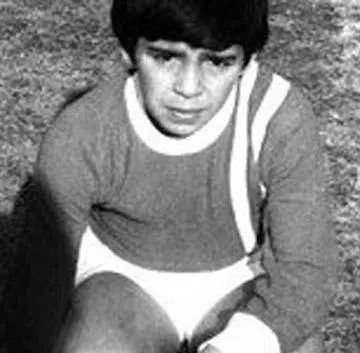 马拉多纳曾经的辉煌,马拉多纳的童年