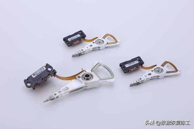 移动硬盘异响不读取资料恢复,8t移动硬盘异响