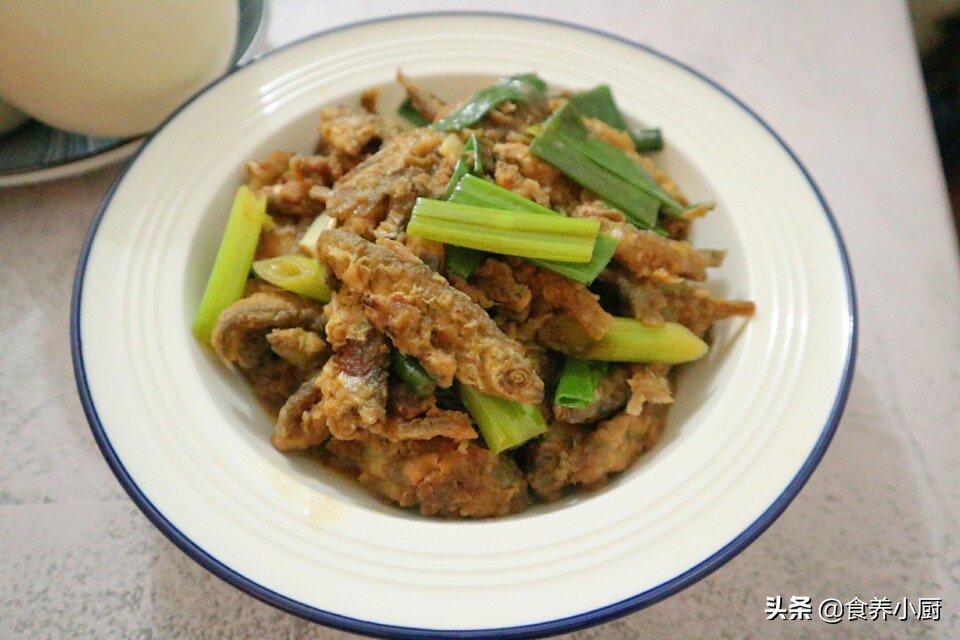 堂弟来吃饭，晚餐我做了五菜一汤，网友说：就吃这？你也太抠了吧