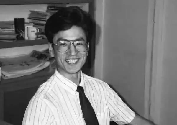 白岩松谈论啃老事件视频,央视名嘴白岩松近况