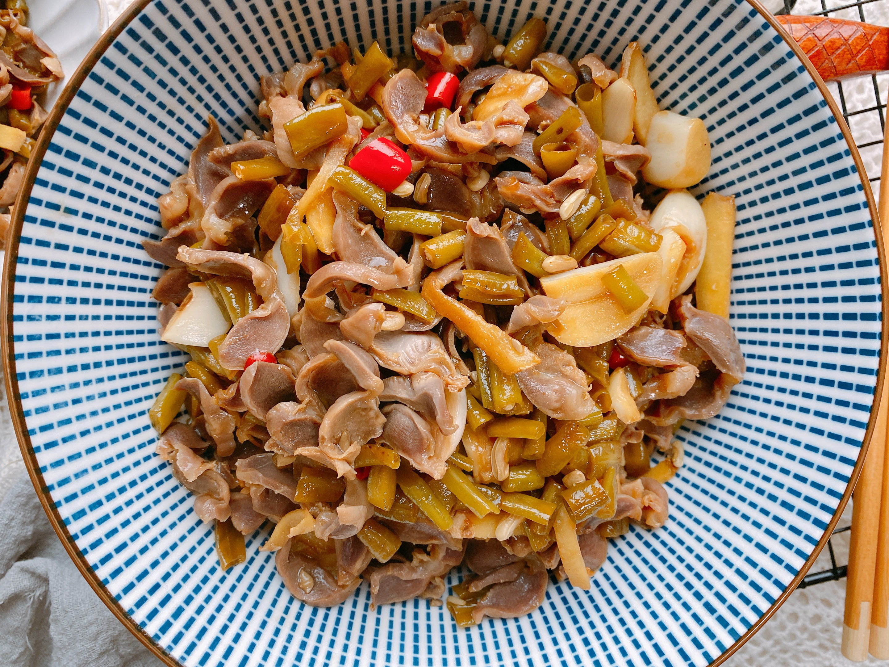 鸡胗炒酸豆角怎么做好吃又脆爽,鸡胗炒酸豆角鸡胗要焯水吗