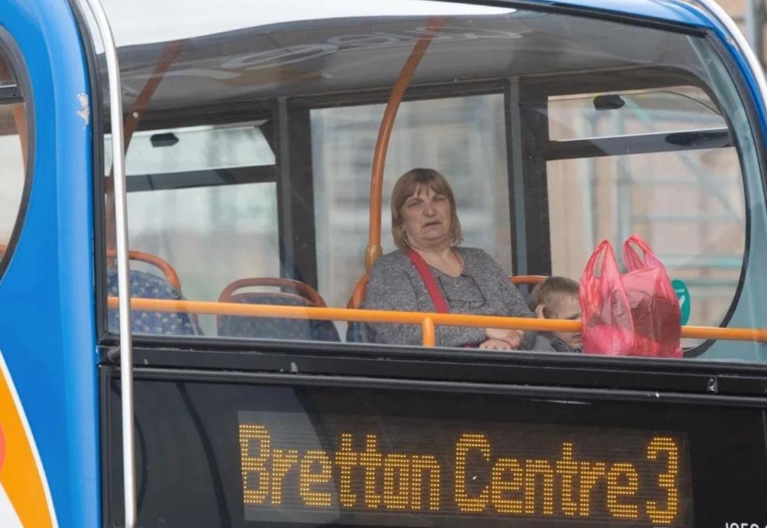 颠覆三观！外挂鹰钩鼻出街，英国人的脑洞真服了…这也叫口罩？