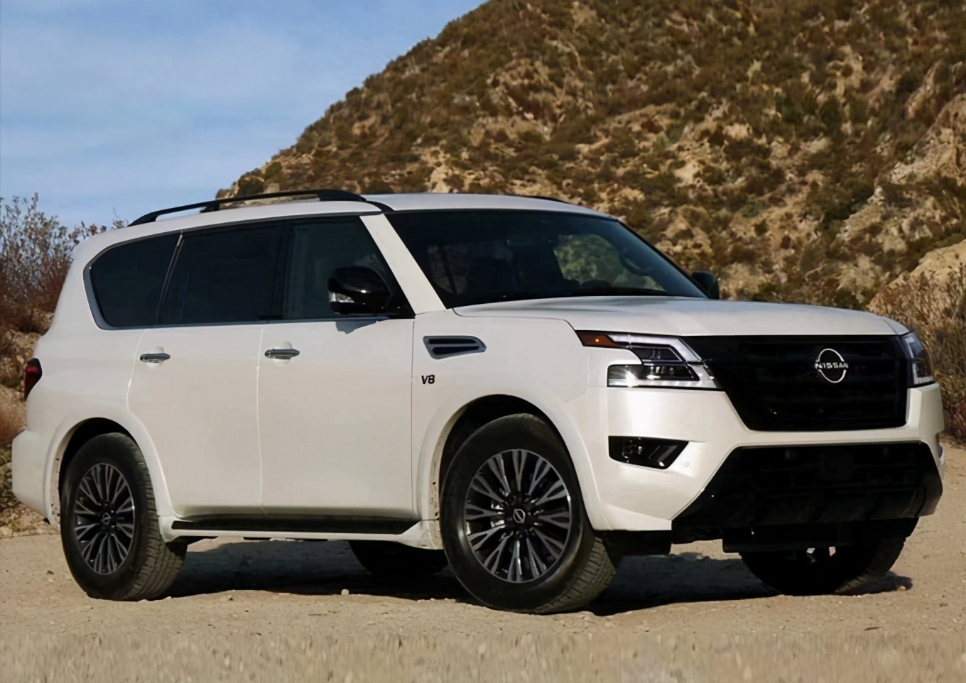 2022款日产途乐全部配置讲解,威武大气的造型新款日产途乐实车