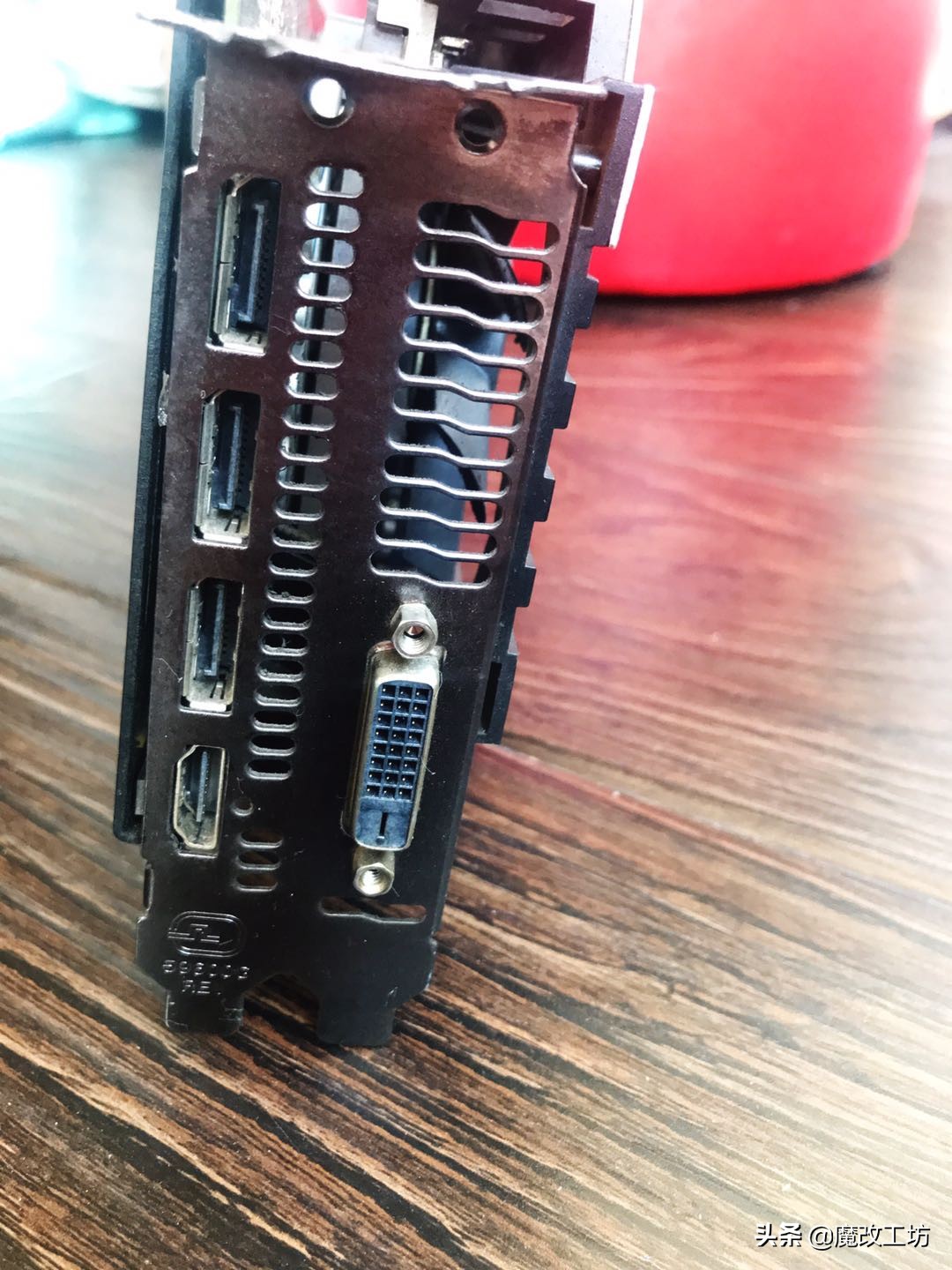 蓝宝石和七彩虹显卡差距大吗,蓝宝石5808g显卡价格