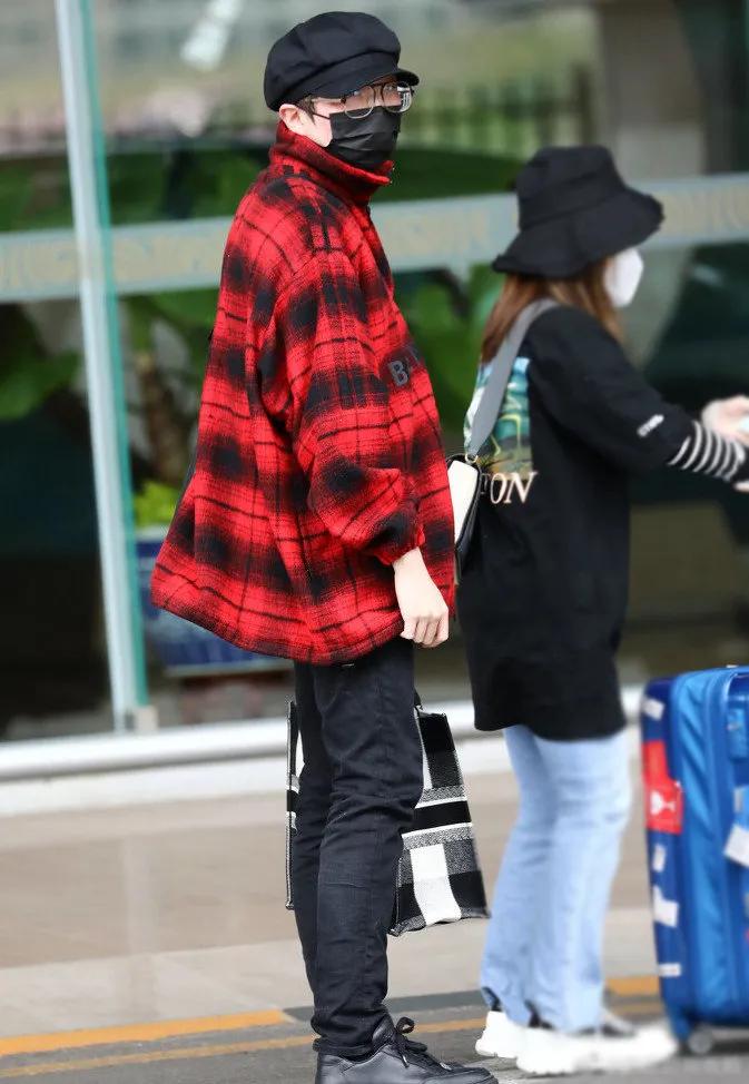 防疫造型大赛第二弹，杨幂热巴刘雯...戴口罩也挡不住的时髦感