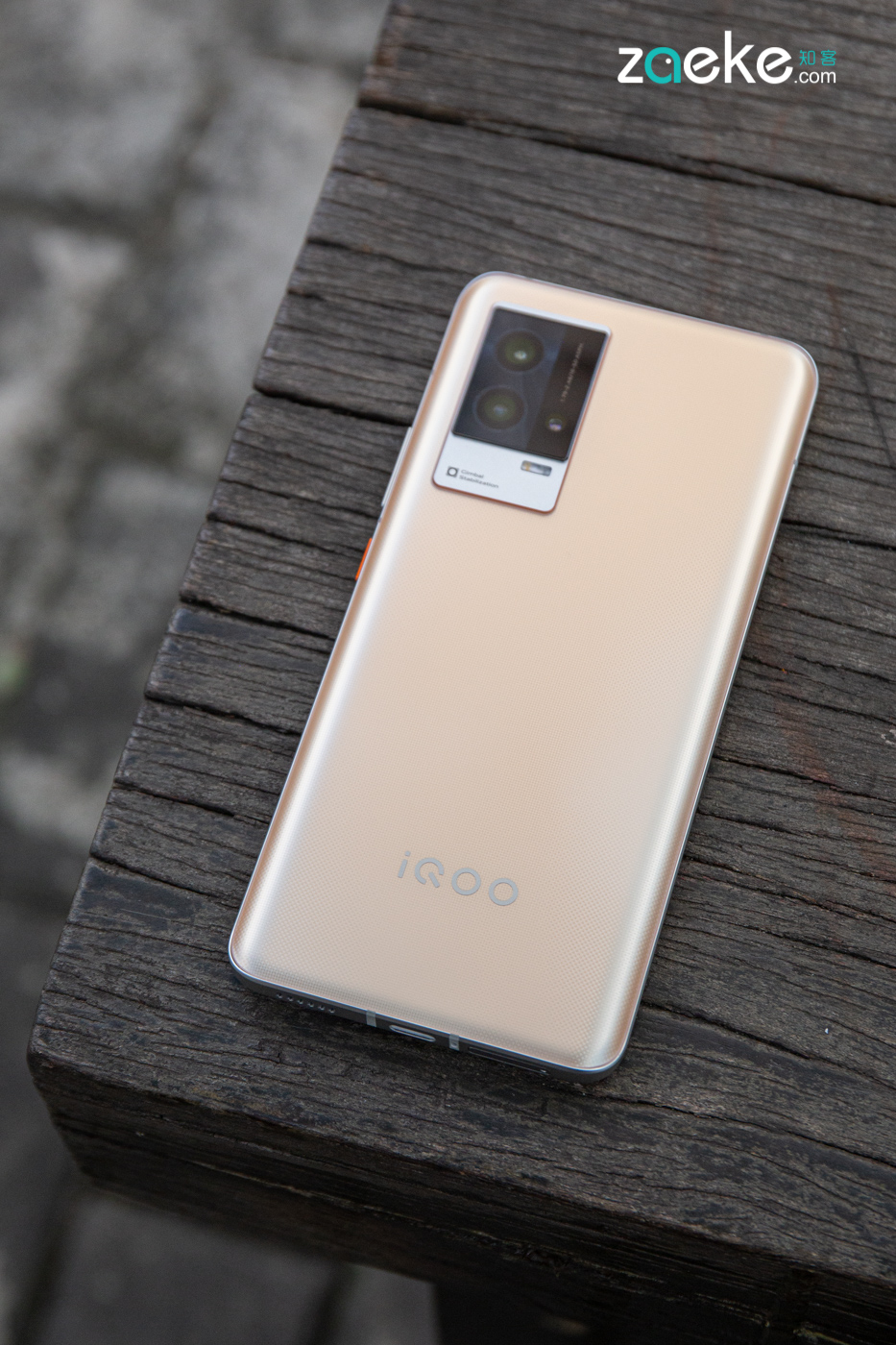 iqoo8燃色配色带壳,iqoo8燃变色