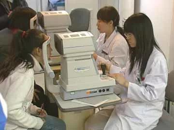 中国6亿人近视为什么不戴眼镜,中国近7亿人近视