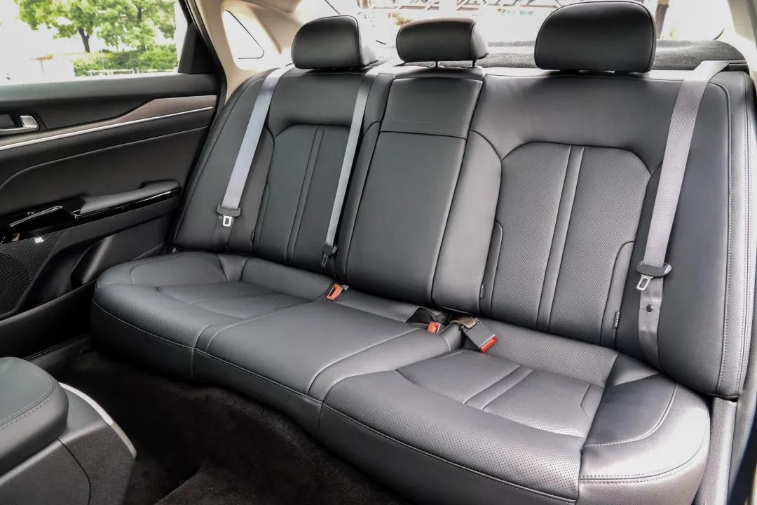 起亚k5凯酷对比雪佛兰迈锐宝xl,全新起亚k5凯酷2023款1.6t