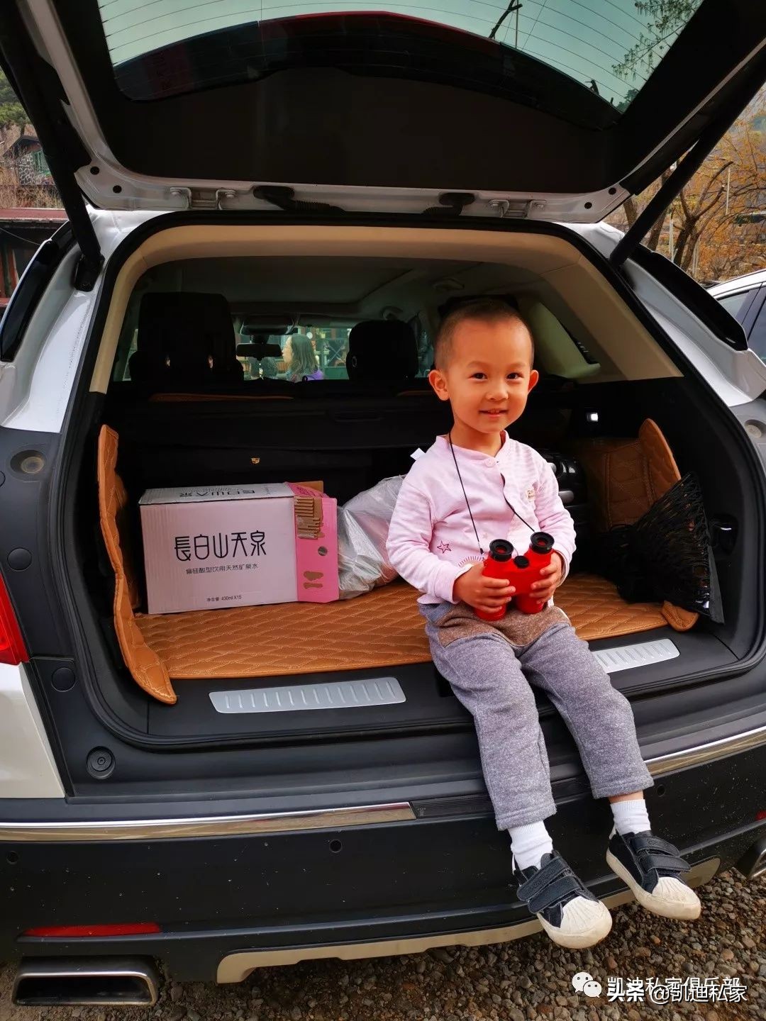 坐着奔驰长大的孩子,坐着儿子开的车倍感幸福
