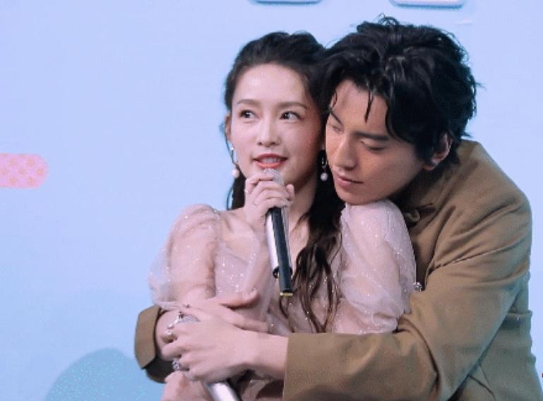 假借拍戏之名公然“揩油”,摸胸、抓臀、脱外衣,该管管了