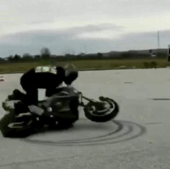 “哎……我怎么有点晕啊?”哈哈哈哈哈让人笑岔气的45个搞笑动图