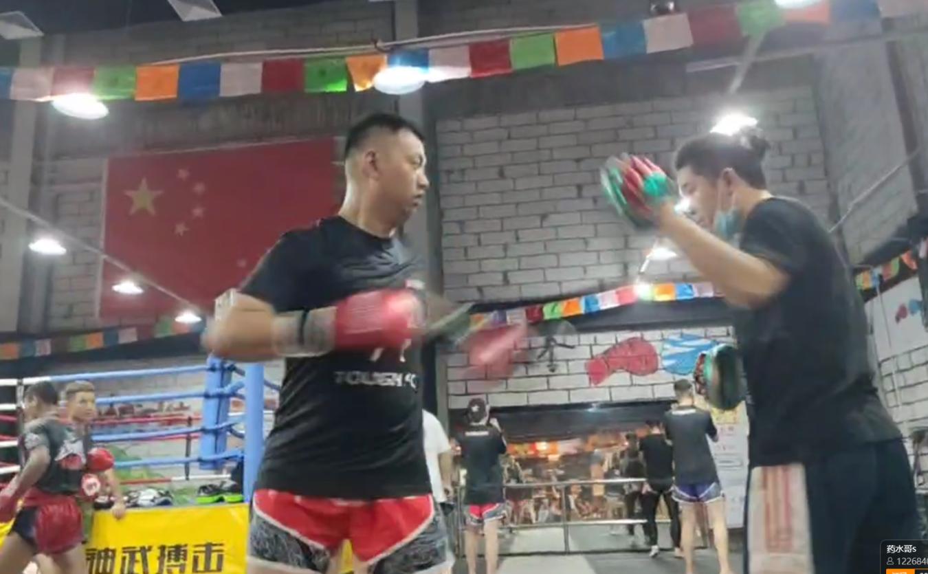 *牙虎**嘉年华准备就绪，药酱直播学拳，众多嘉宾纷纷现身