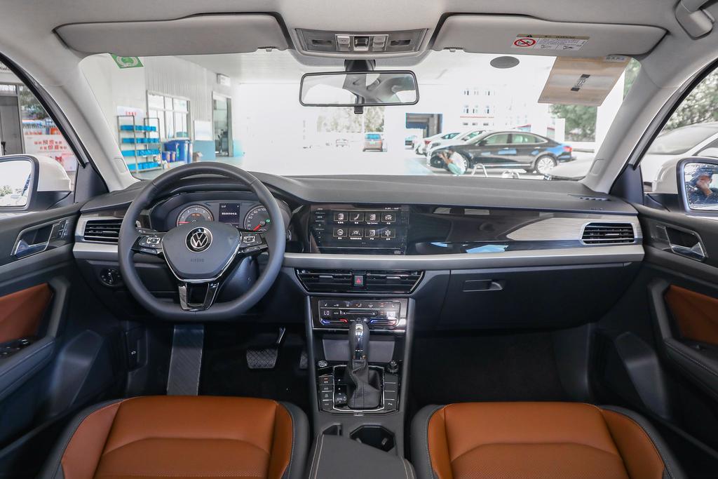 2020款朗逸1.5t星空满逸版白色,2021款新朗逸哪款性价比高