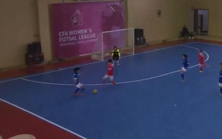 五人制一个裁判怎么跑位,五人制篮球赛裁判跑位