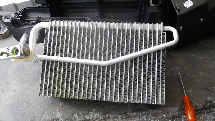 空调有异味要清洗空调系统吗,汽车空调有异味怎么清除视频教程