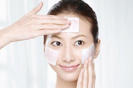 脸部缺水突然大量补水脸起红块,脸部严重缺水怎么补水油皮