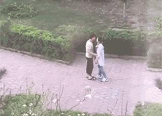 开心一刻gif下雨天,搞笑gif笑到肚子疼意外瞬间特辑