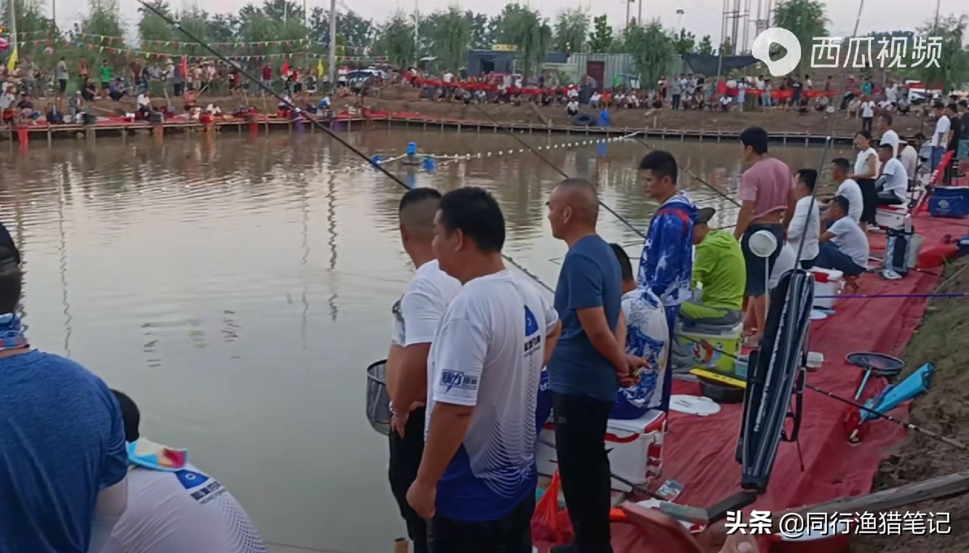 大衣哥钓鱼,大衣哥农场钓鱼