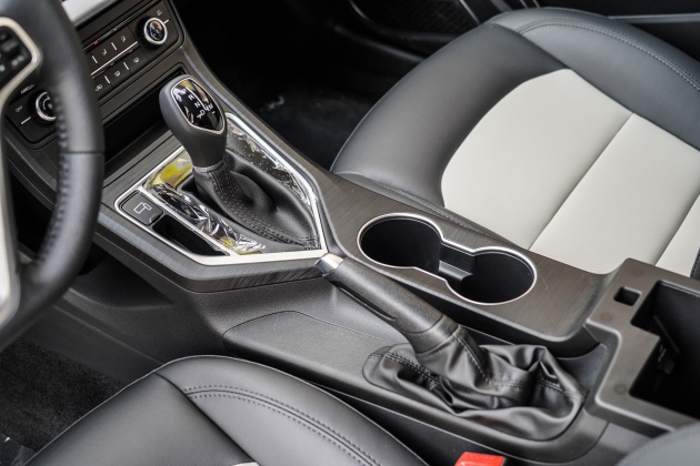 酷威熏黑车标,吉利远景18款车头