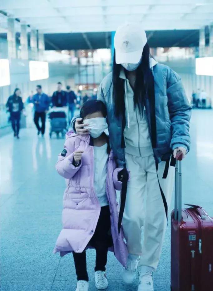 贾乃亮李小璐离婚的真正原因,贾乃亮李小璐离婚是否属实